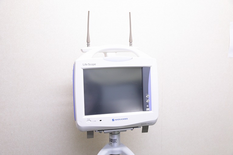 心電図モニター（NIHON　KODEN社製　Life Scope BSM-3400）